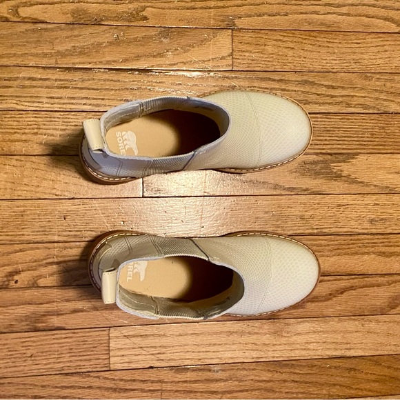 Sorel Joan Now Chelsea boot pull on size 9 cream snakeskin - Picture 5 of 16